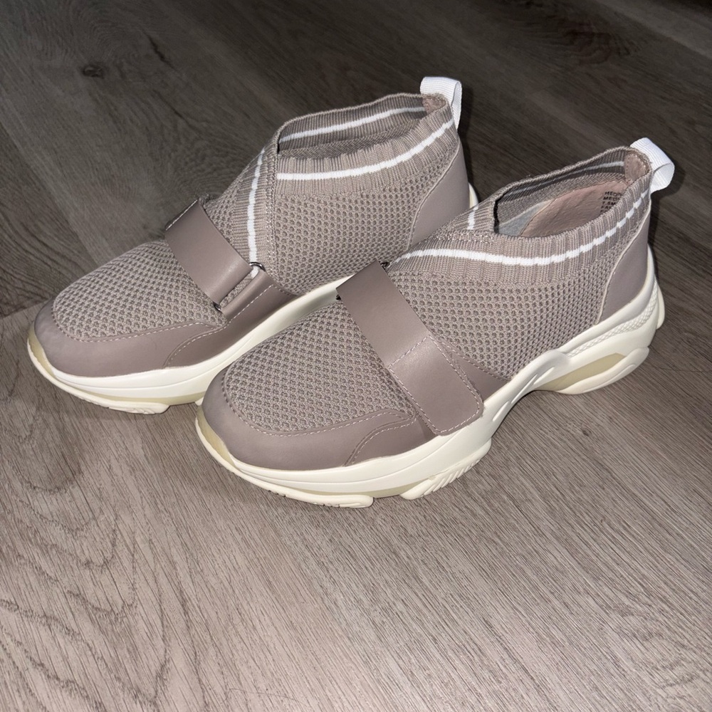 Steve Madden Slip-On Sneakers in Taupe